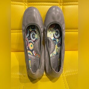 Born Women's Julianne Grey Leather Ballet Flats Siz 6.5